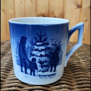 Vintage (1979) Royal Copenhagen Christmas tea cup